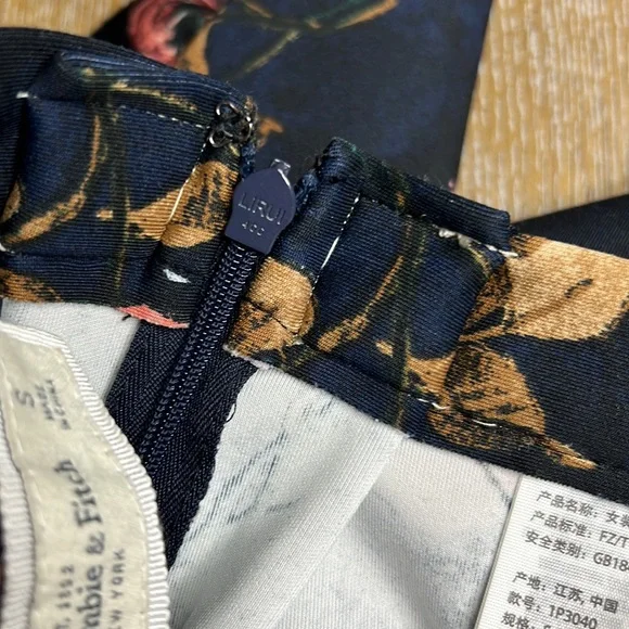 ABERCROMBIE & FITCH Navy Floral Scuba Skirt S - Picture 7 of 8